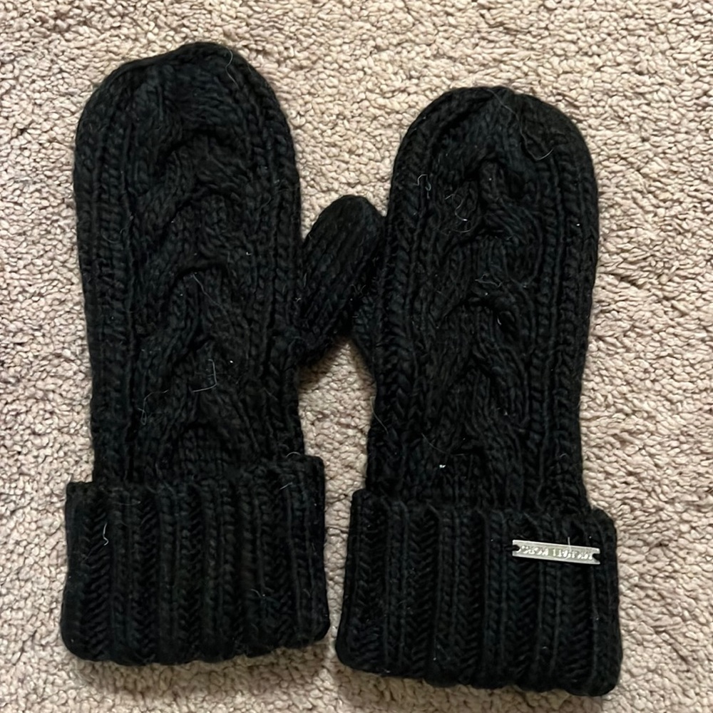 Michael lots black mittens - never worn